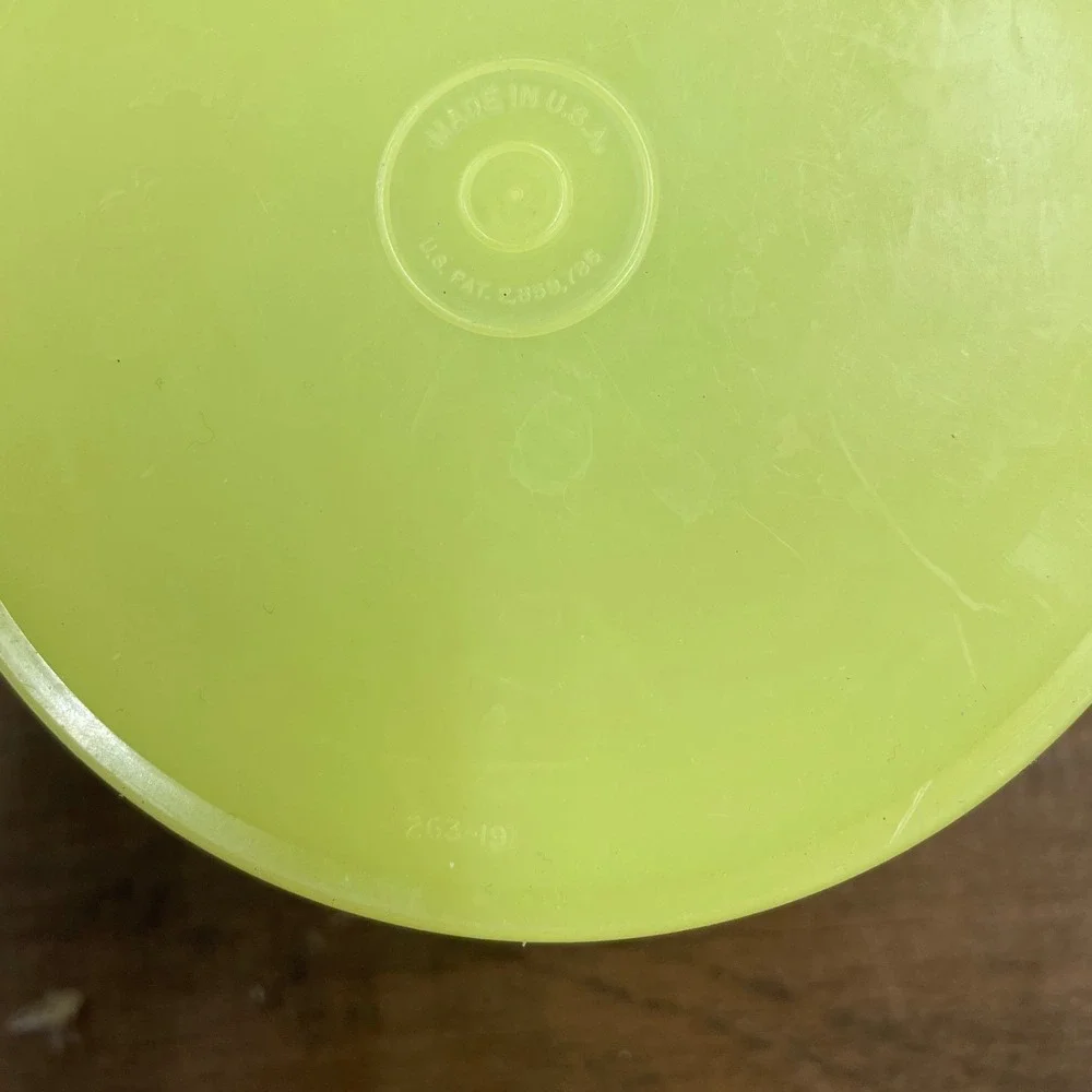Tupperware Yellow Canister Round Storage Container With‎ Lid 263-19